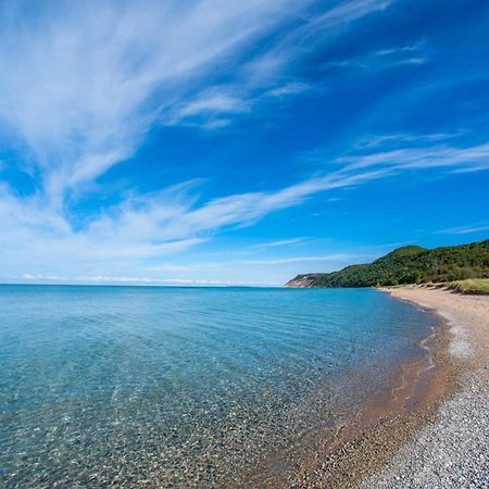 “Hygge” 3Bdr Townhouse, Close To Beach, Park & Wineries! Traverse City Eksteriør billede